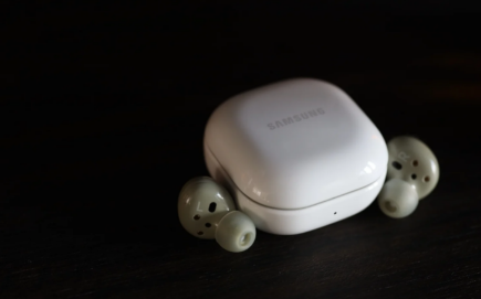 三星可能正在开发带有颈带附件的Galaxy Buds