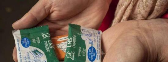 强化食品补充剂袋可以预防儿童营养不良并促进健康发育