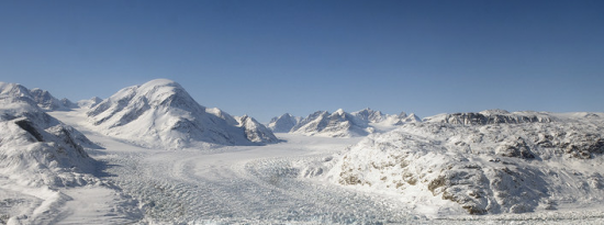 格陵兰的冰盖在许多方面与太阳系的冰冷世界相似