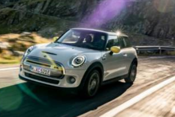 全新的MINICooper SE在世界上最好的道路上开始它的职业生涯