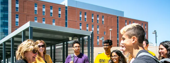 爱荷华州的公立大学寻找吸引国际学生的新方法