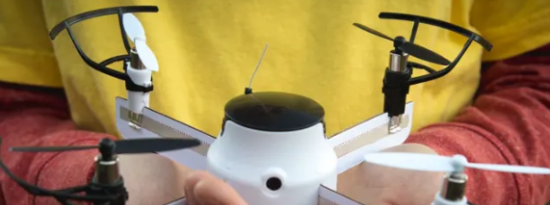 如何用24美元的DIY套件建造和驾驶你自己的无人机