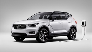 沃尔沃XC40紧凑型跨界车插电式混合动力车型正在英国展厅亮相