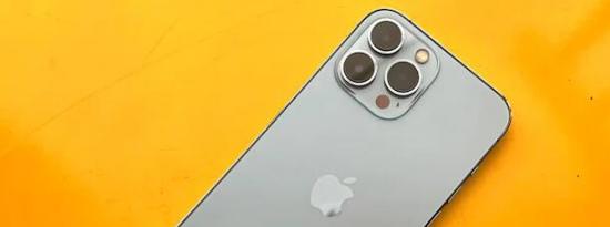 iPhone 14 Pro机型采用双打孔显示设计