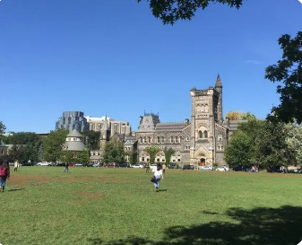 圣乔治大学向12名新生颁发城市医生奖学金