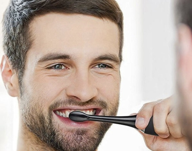 AquaSonic Black电动牙刷可能是您口腔卫生习惯的一大升级