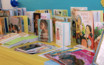 我们的儿童阅读与纽约公共图书馆合作向纽约市青年捐赠125000本书