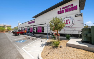 LUV洗车店扩大在洛杉矶北部的业务
