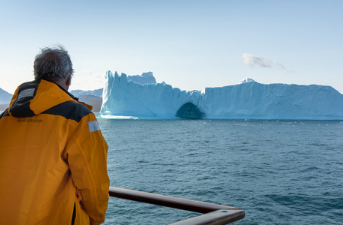夸克探险队凭借其新船群青启动了2022年加拿大北极季节