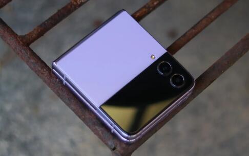 独家：这是三星Galaxy Z Flip 5更大的封面屏幕的样子
