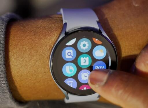 在Galaxy Watch上玩游戏有点酷也有点奇怪
